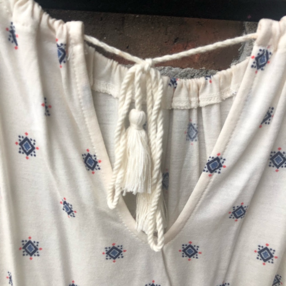 Adorable top! - Picture 4 of 5